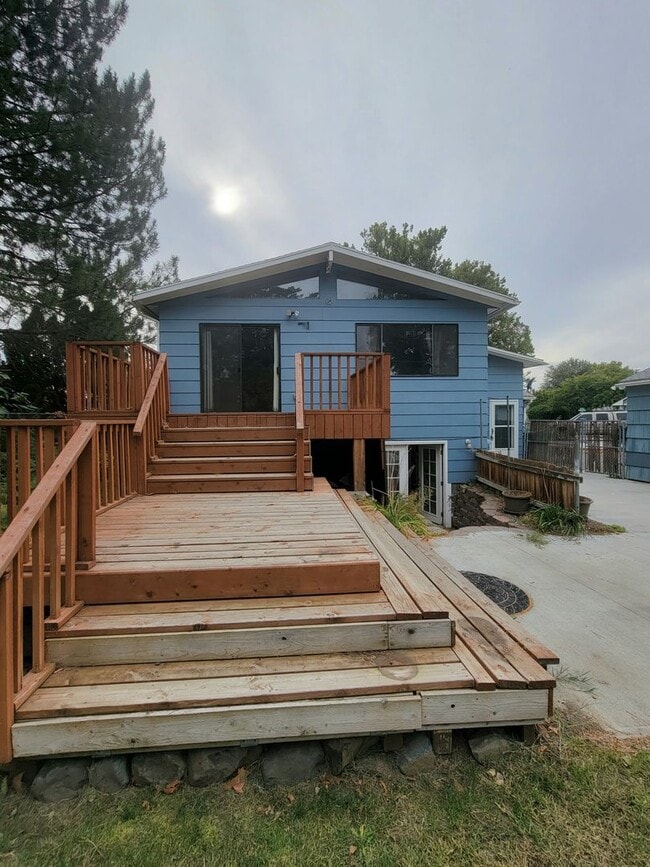 Building Photo - Centrally Located in Richland