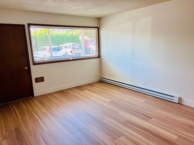 Building Photo - Classy 1950's full of vintage charm...2 be...