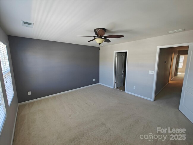 Building Photo - 8230 Viewpoint Lane