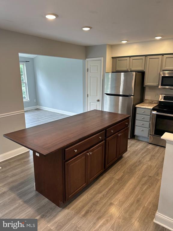 Building Photo - 203 Fox Trail