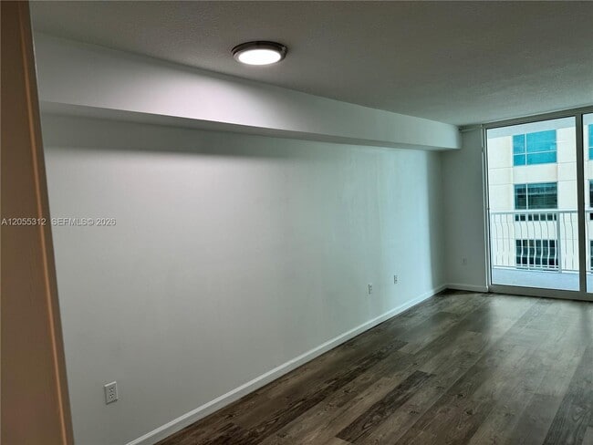 Building Photo - 1200 Brickell Bay Dr