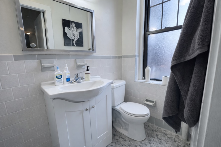 Building Photo - 31 Queensberry St