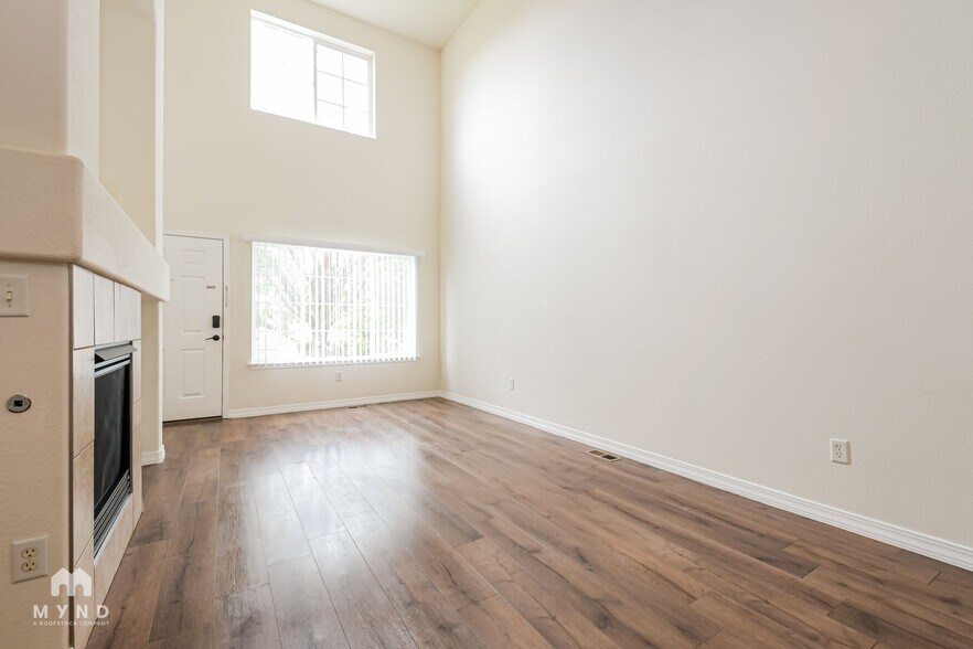 Building Photo - 805 Summer Hawk Dr