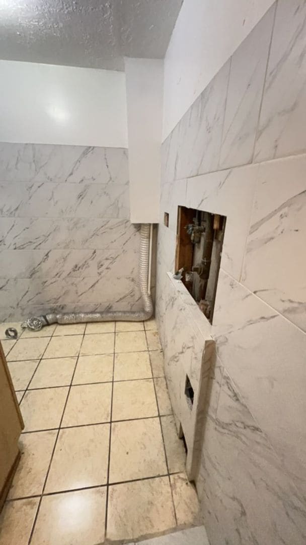 Building Photo - Remodeled Bungalow Style Home w/ Basement