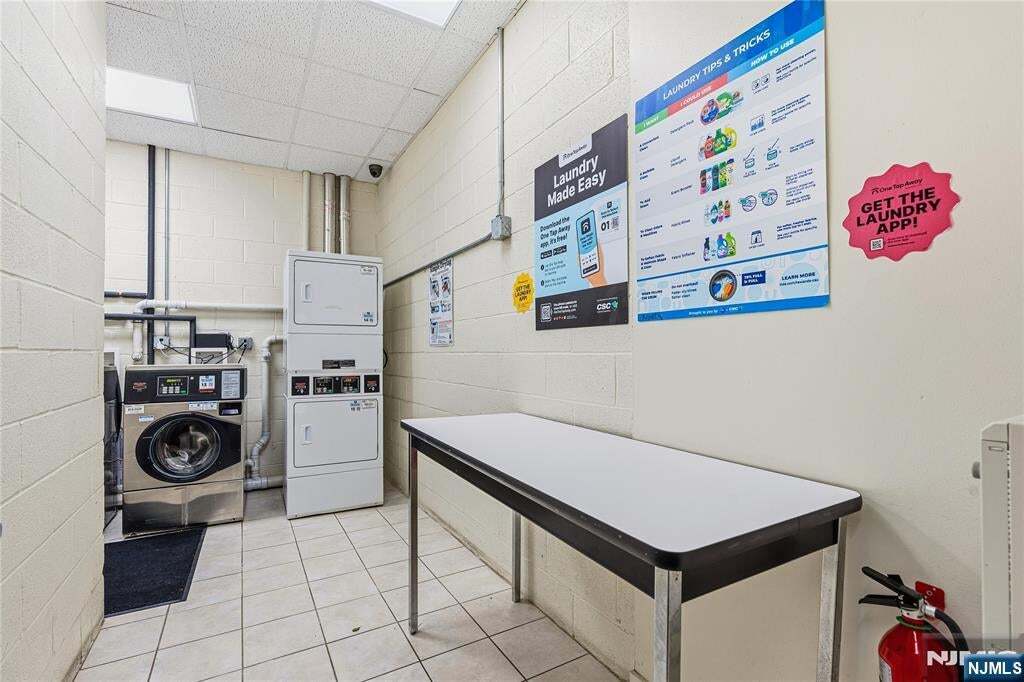 Building Photo - 905 River Rd