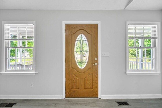 Building Photo - 608 Wood Ridge Dr