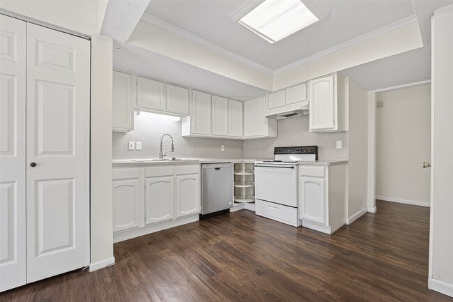 Building Photo - 1106 E Red Cedar Cir