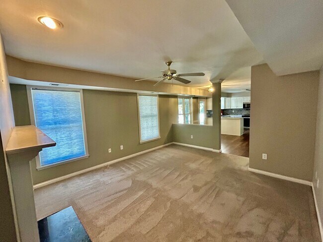 Building Photo - Spacious 4 Bed 2.5 Bath In Lexington!