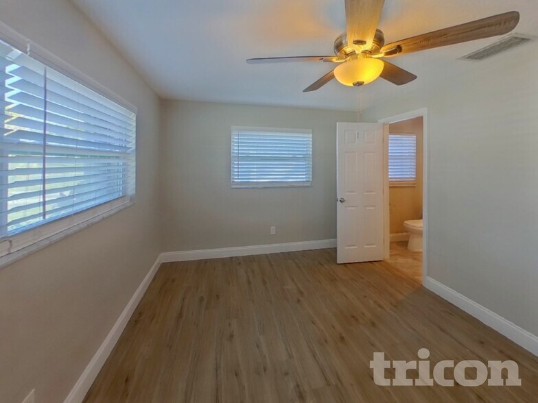 Building Photo - 1641 Patlin Cir N