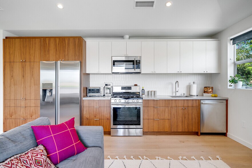 Building Photo - 4539 Beck Ave