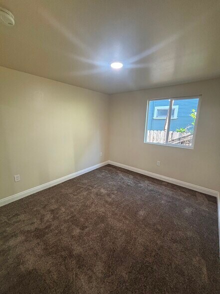 Building Photo - 122 E 24th St