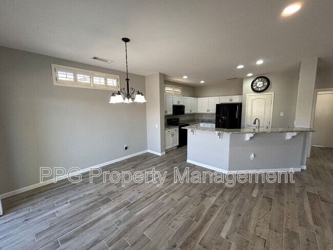 Building Photo - 16536 W Rock Springs Ln