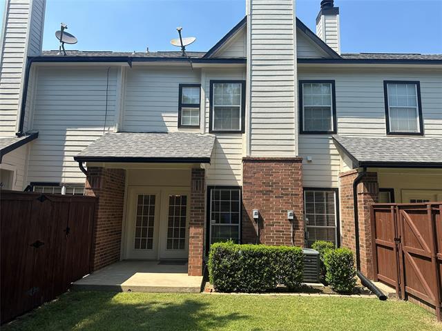 Building Photo - 2400 Southlake Ct