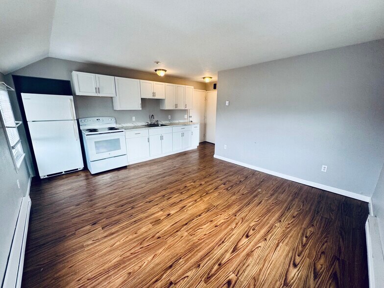 Building Photo - 420 Wellington Ave