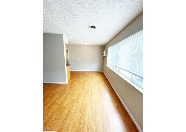 Building Photo - 563 Lowell Ave