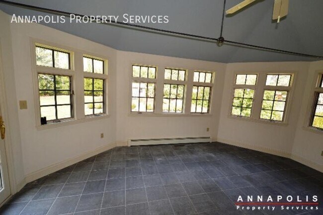 Building Photo - 208 Avondale Cir