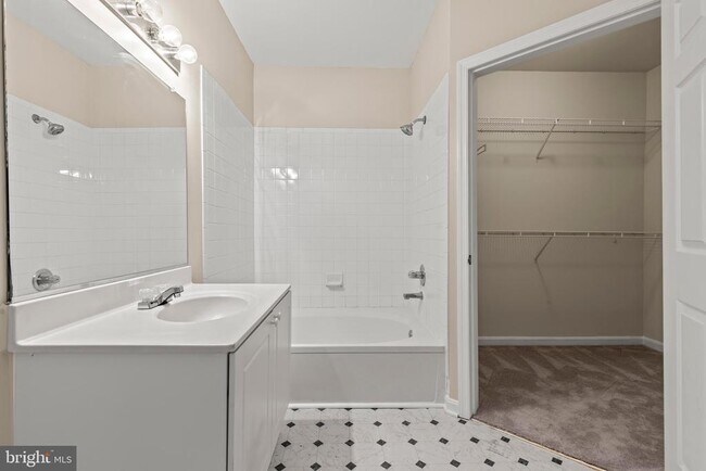 Building Photo - 4551 Strutfield Ln