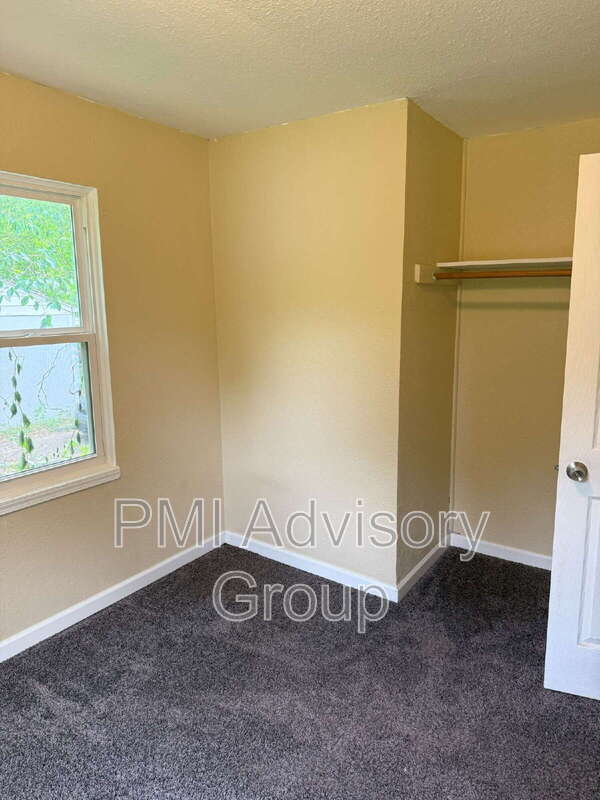 Building Photo - 2524 SW Valley Brook Ln