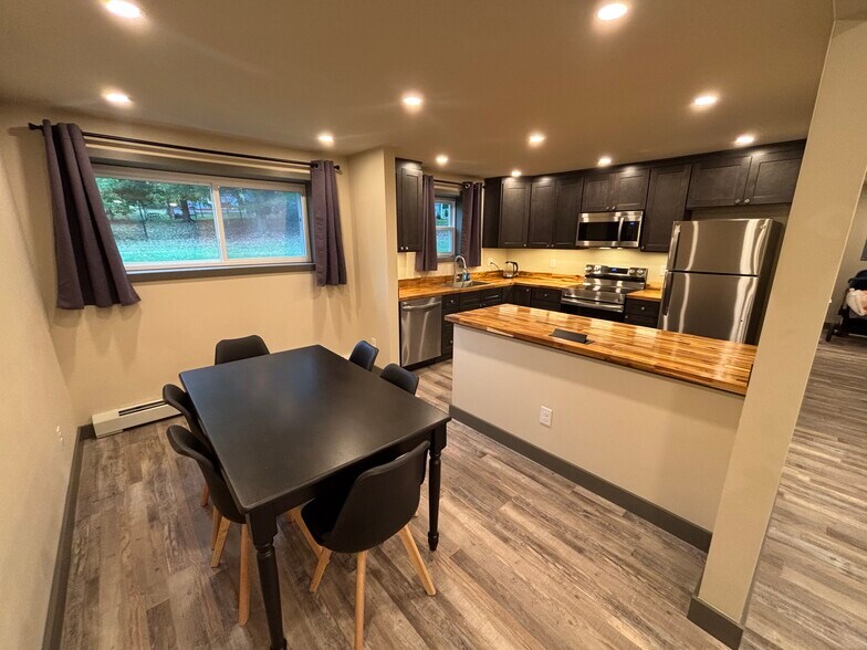 Primary Photo - 124 Eastern Heights Dr