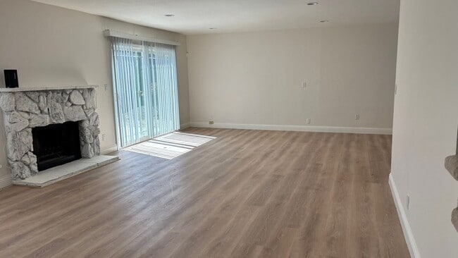 Building Photo - Spacious 4 bed/2.5 bath home in San Ramon