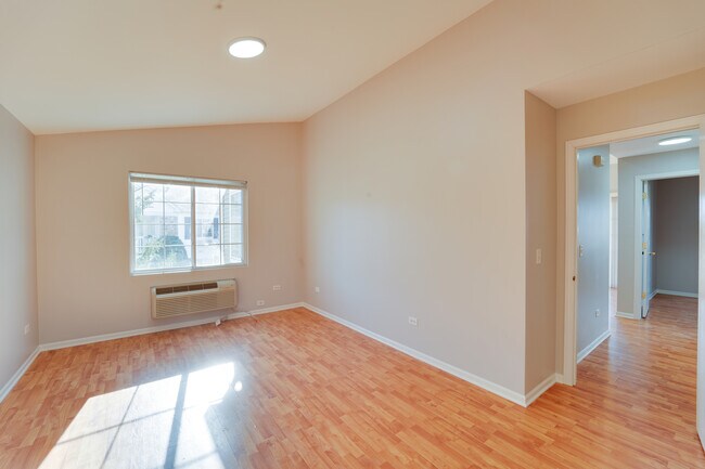 Building Photo - 1231 Silverstone Dr