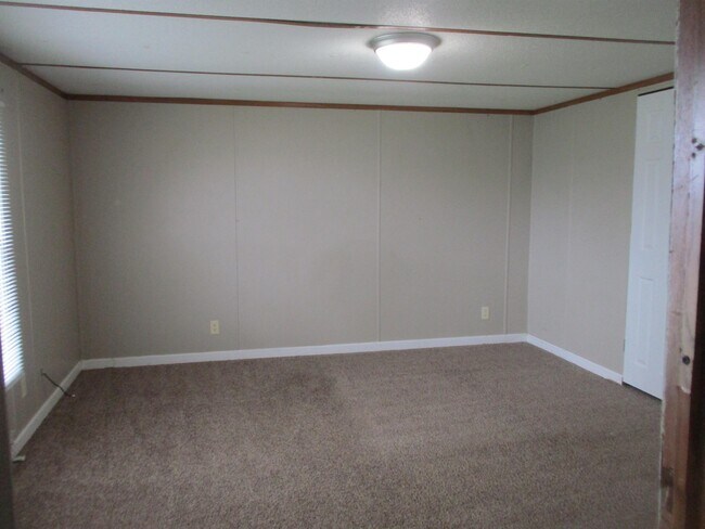 Building Photo - 403 Debbie St