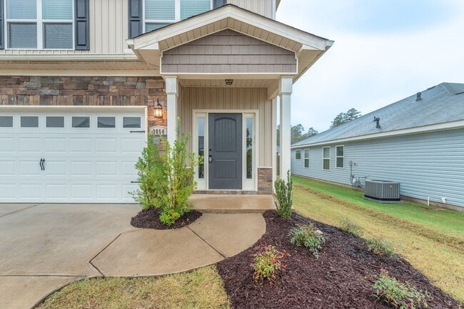 Building Photo - Beautiful and spacious 2 Story in Summerto...