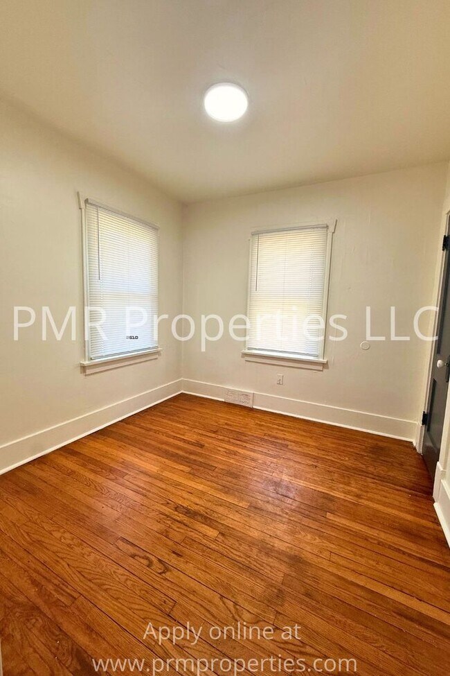 Building Photo - 2 Bedroom/ 1 Bathroom House