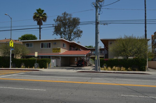 Building Photo - 13463 Vanowen St