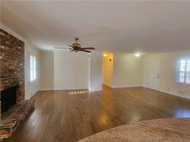 Building Photo - 3740 Clubland Dr