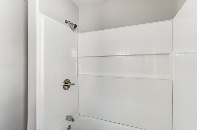 Building Photo - Three Bedroom Home for Lease in Dayton!