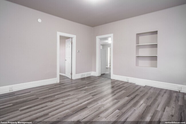 Building Photo - 213 Manitowoc St