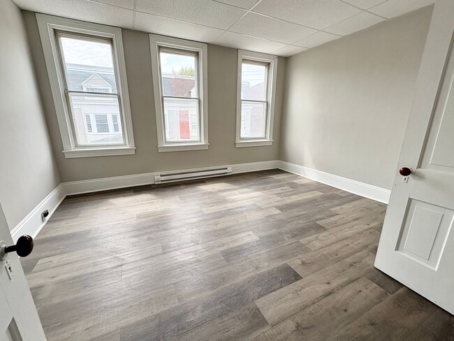 Building Photo - 2 Bedroom 1 Bathroom in York!