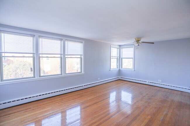 Building Photo - 2417 W Farragut-3A