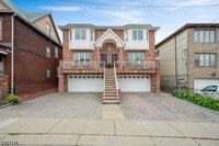 Building Photo - 284 John St