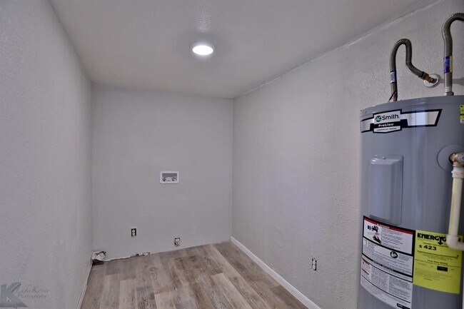 Building Photo - 1202 S San Jose Dr