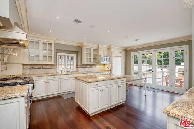 Building Photo - 4419 Clybourn Ave