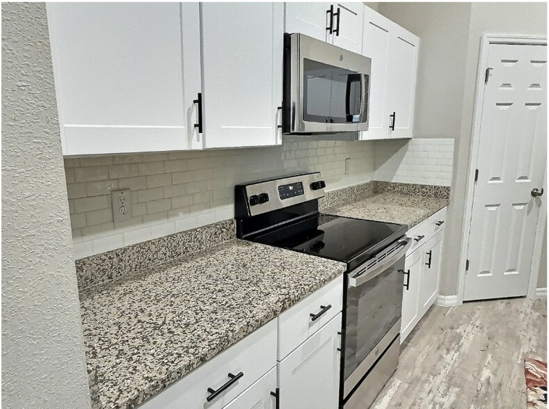 Building Photo - 12776 Tannencrest Dr