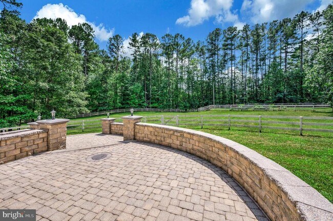 Building Photo - 8 Wilderness Ct