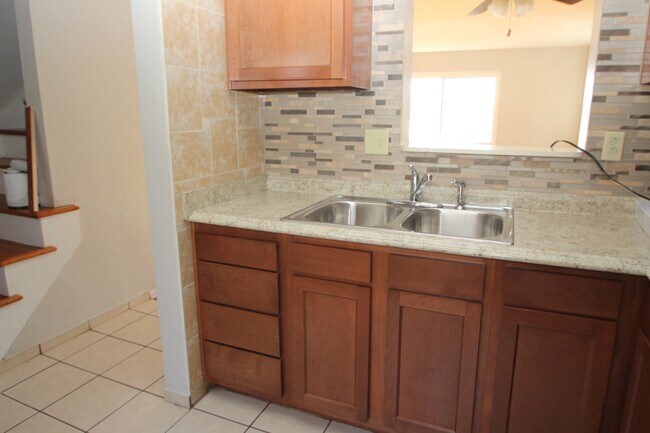 Interior Photo - OXFORD COURT APARTMENTS -- 054