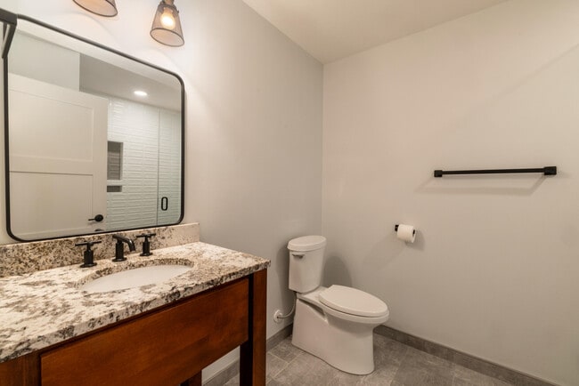 Building Photo - 215 E Pleasant St