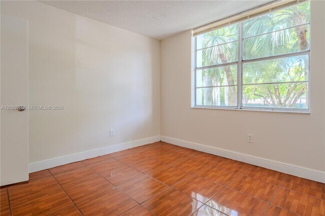 Building Photo - 482 NW 165th St