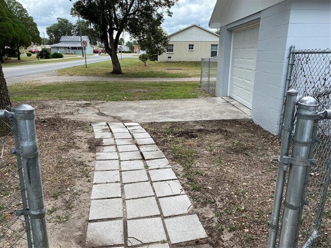 Building Photo - 38415 9th Ave