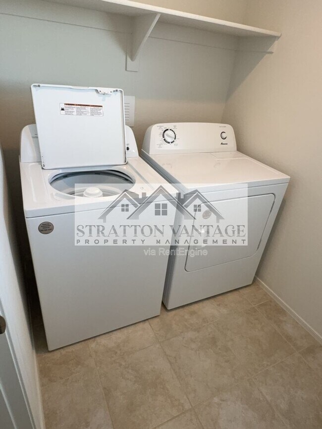 Building Photo - 43620 W Mescal Dr