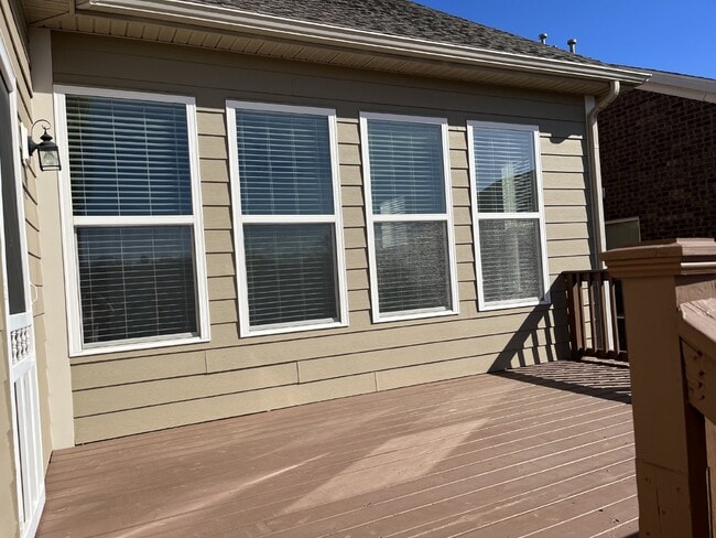 Building Photo - "Charming 4-Bed Gem with Guest Suite & Mod...