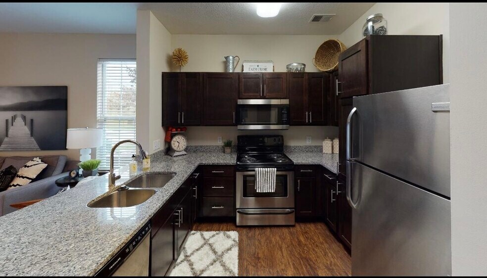Building Photo - 107 Presido Ln