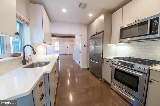 Building Photo - 35 Delaware Ave