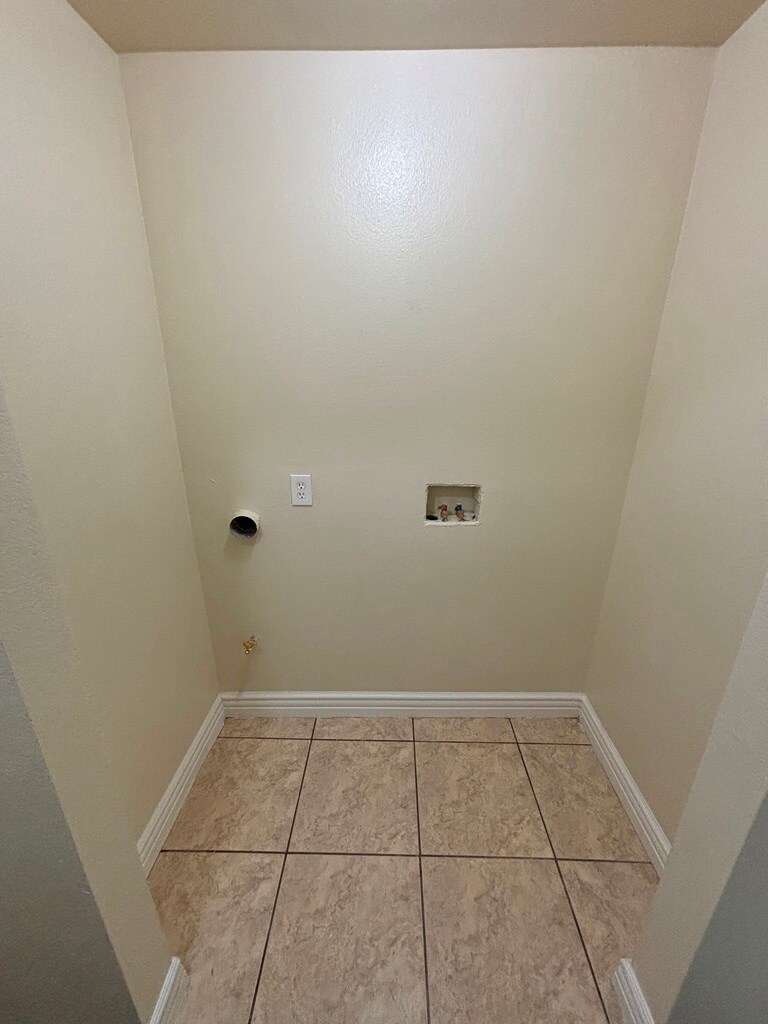 Building Photo - 1602 E 92nd St