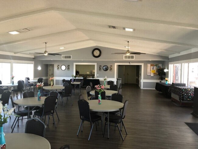 Building Photo - 1601 S Sandhill Rd