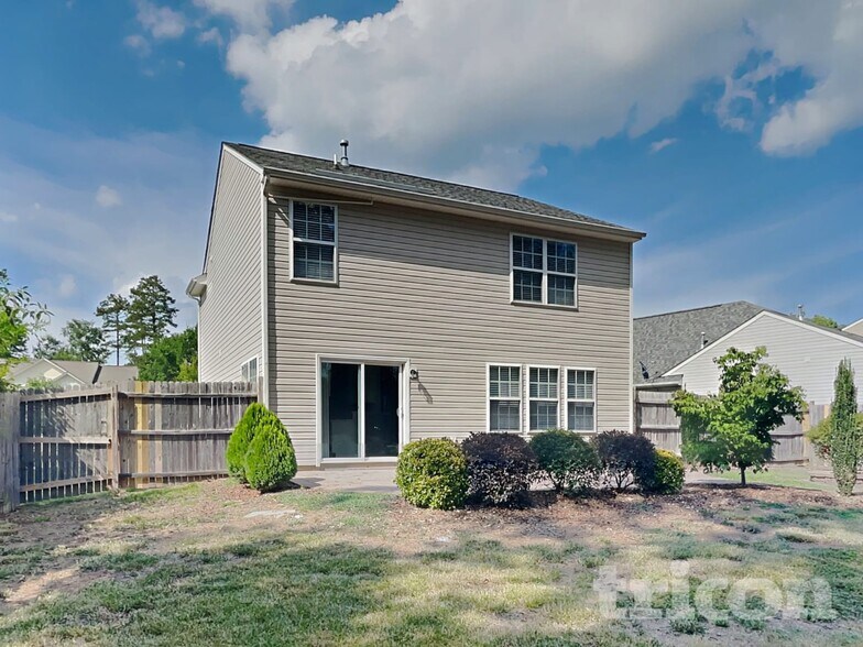 Building Photo - 2120 Clear Brook Dr